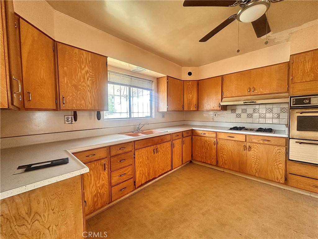 Panorama City, CA 91402,8651 Katherine AVE