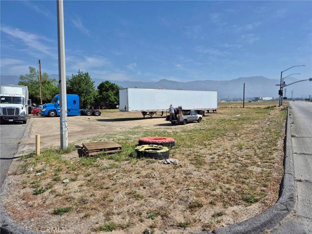 Highland, CA 92410,25526 3RD ST