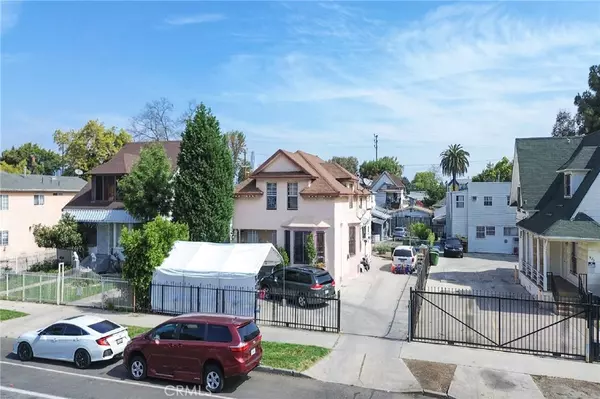 927 E 28th ST, Los Angeles, CA 90011