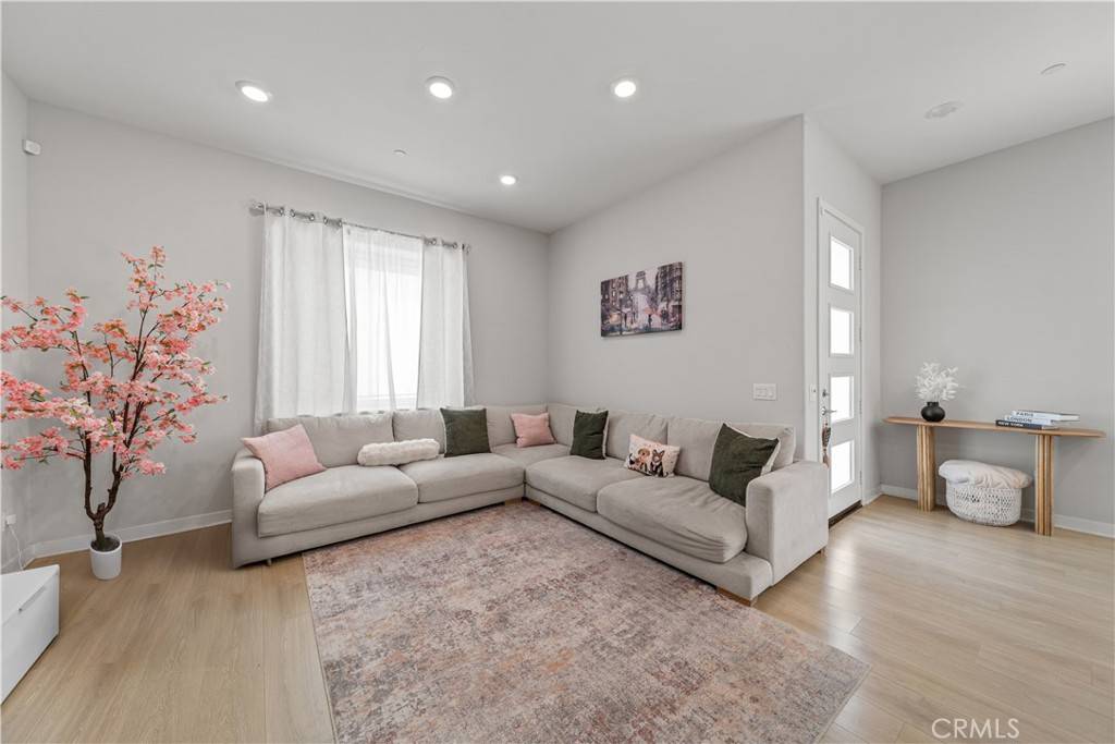 Valencia, CA 91381,27218 Narrowleaf Willow LN