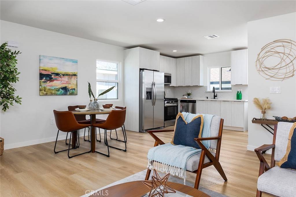 Monrovia, CA 91016,228 Avora ST