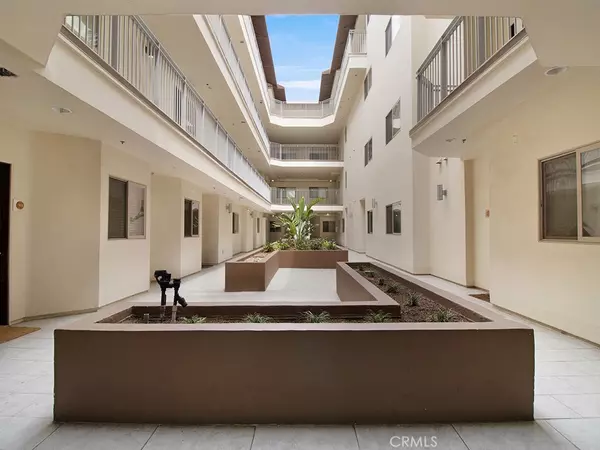 North Hollywood, CA 91601,5016 Bakman AVE #304