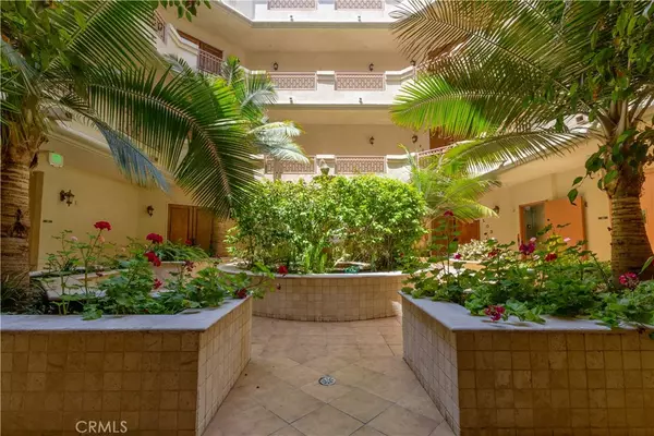 Los Angeles, CA 90038,855 Wilcox AVE #401