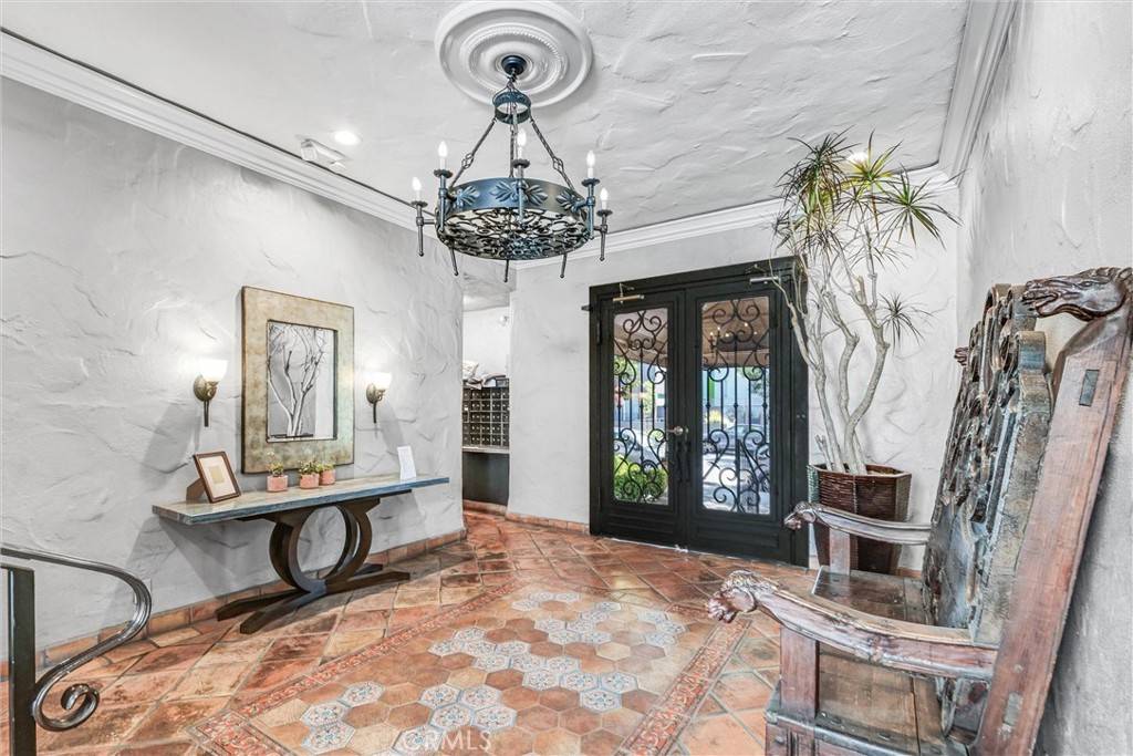 West Hollywood, CA 90069,1203 N Sweetzer AVE #215