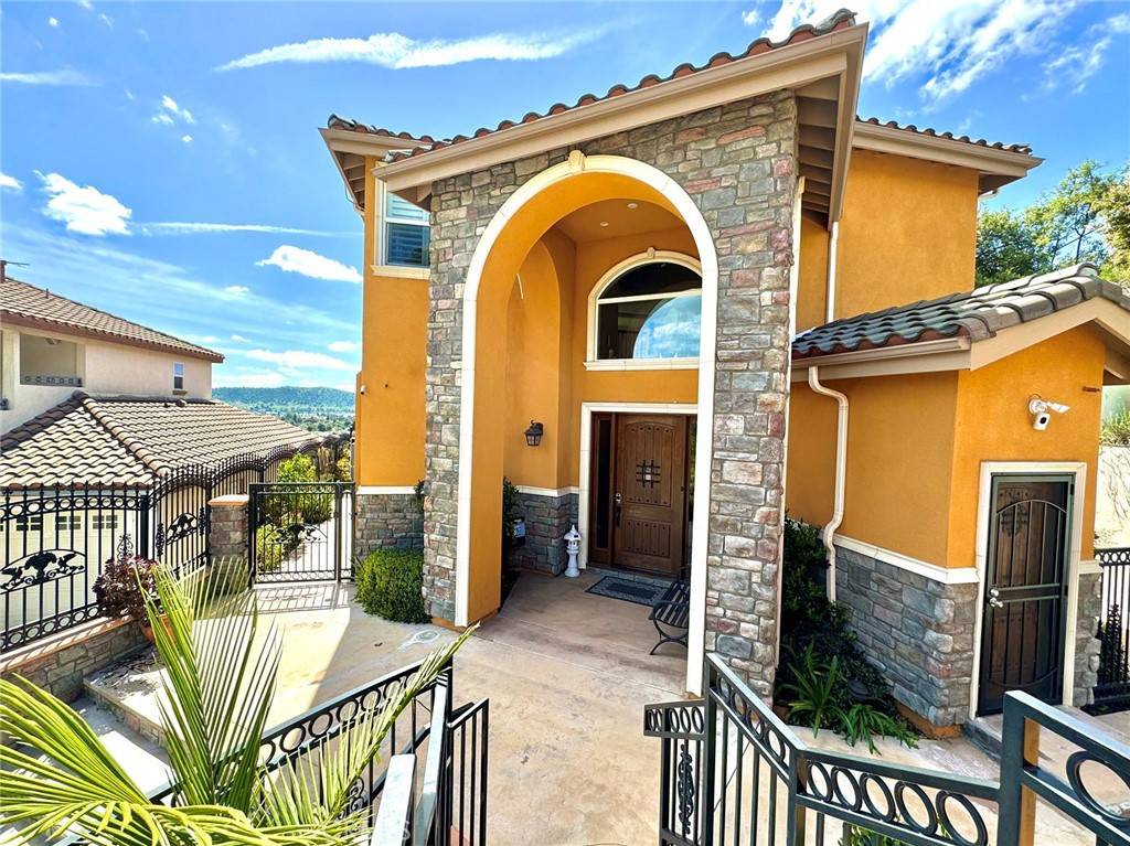 1701 Crest View, Pomona, CA 91768