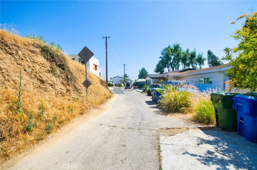 Los Angeles, CA 90042,1942 N Phillips WAY