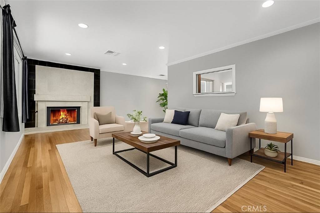 7836 Hanna AVE, Canoga Park, CA 91304