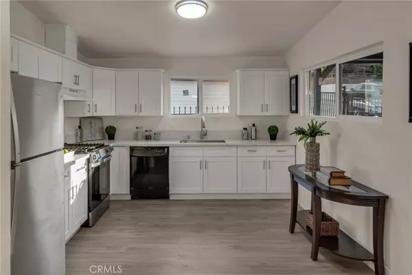 Los Angeles, CA 90042,1048 Dexter ST