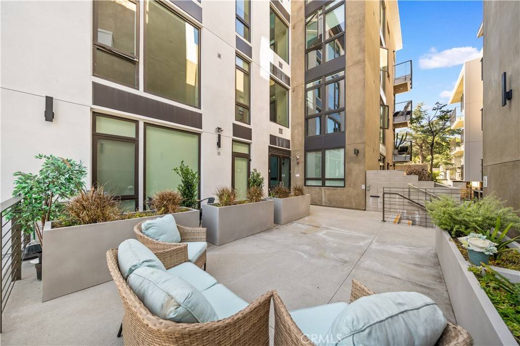 Pasadena, CA 91101,709 E Walnut ST #227
