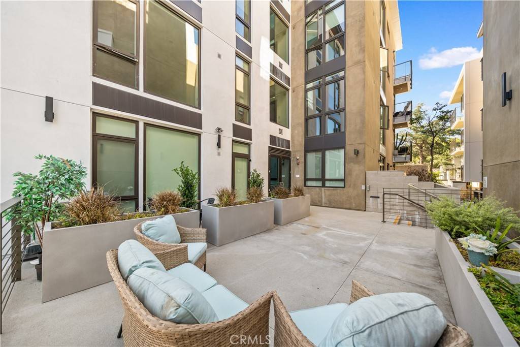 Pasadena, CA 91101,709 E Walnut ST #227