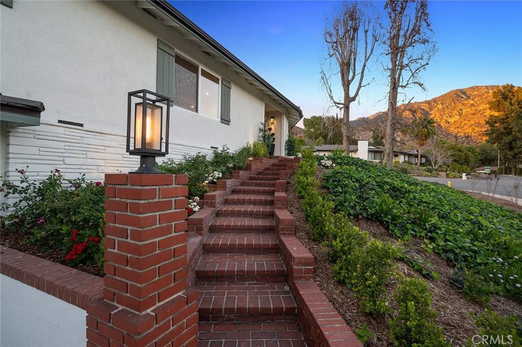 Arcadia, CA 91006,1985 Highland Oaks DR