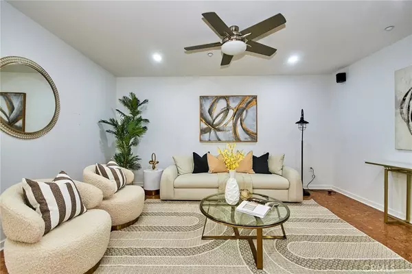 Irvine, CA 92612,21 Gramercy #313