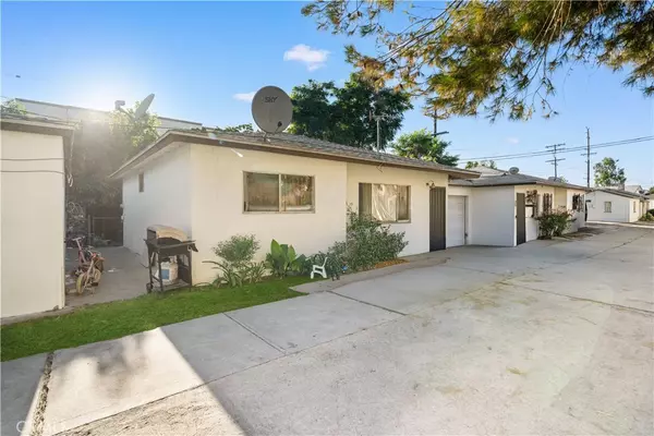 Bell Gardens, CA 90201,5800 Clara ST