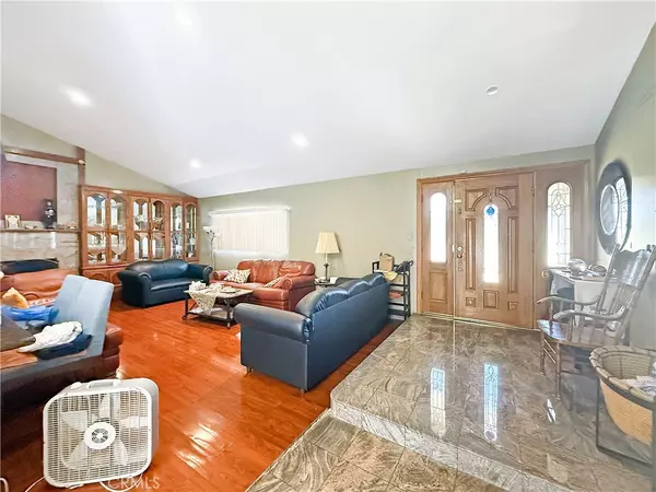 La Verne, CA 91750,2302 8th ST