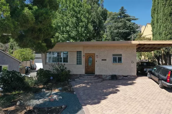 La Crescenta, CA 91214,3953 Santa Carlotta