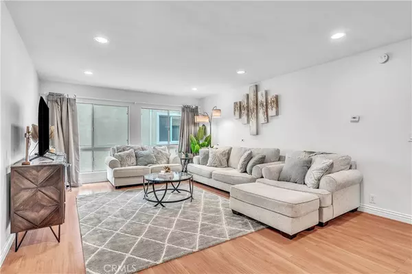 Los Angeles, CA 90064,2318 Fox Hill #203