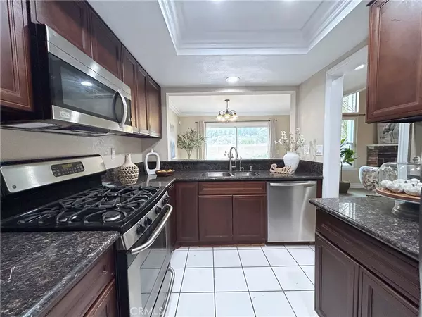 San Dimas, CA 91773,555 Canyon Hill RD