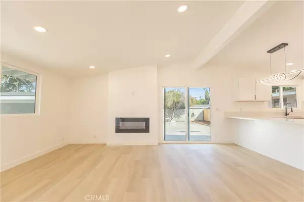 Santa Ana, CA 92703,413 S Poplar