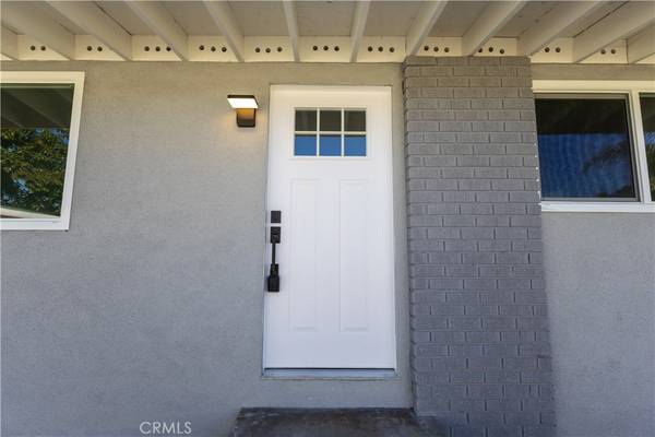 Santa Ana, CA 92703,413 S Poplar