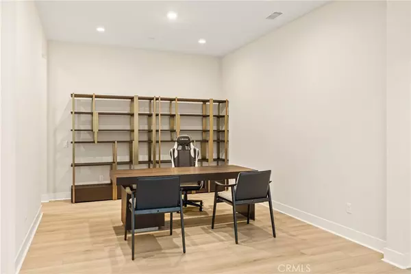 Montebello, CA 90640,185 Orchid CT