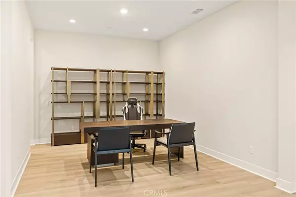 Montebello, CA 90640,185 Orchid CT