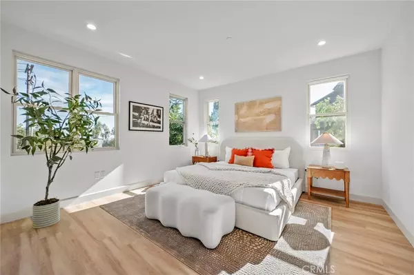 Sierra Madre, CA 91024,608 Baldwin CT