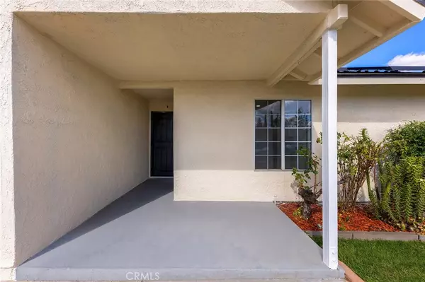 Fontana, CA 92335,17334 Seville CT