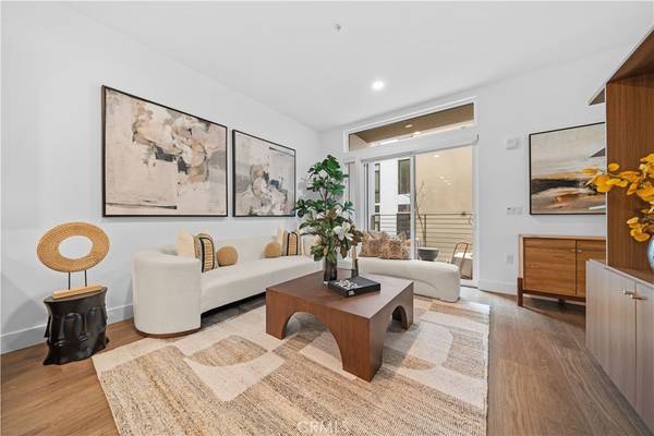 Pasadena, CA 91101,709 E Walnut ST #318