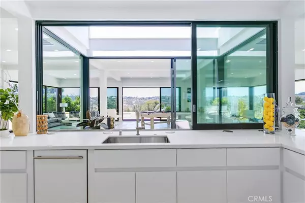 Beverly Hills, CA 90210,9653 Highridge DR