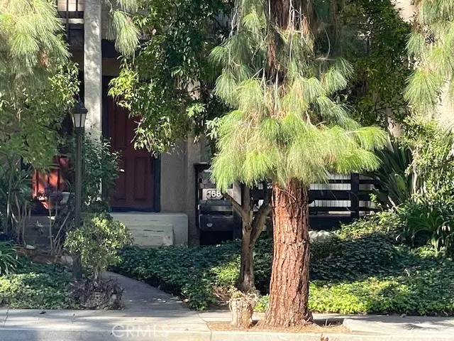 21901 Burbank, Woodland Hills, CA 91367