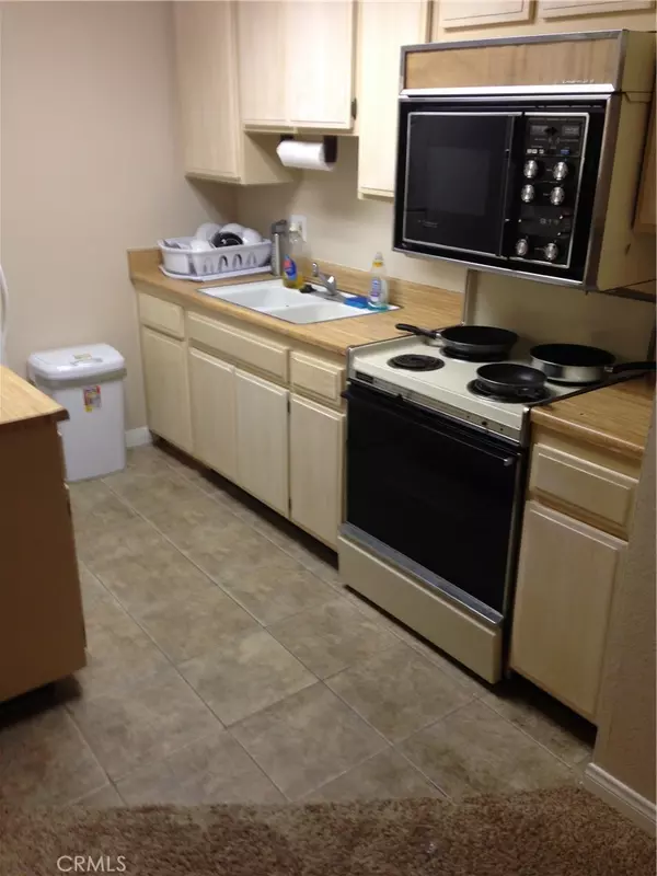 Los Angeles, CA 90042,5840 Benner #201