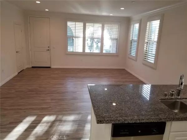 Irvine, CA 92620,74 Rose Arch