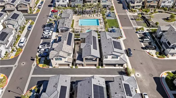 Fontana, CA 92336,6577 CANOPY LN