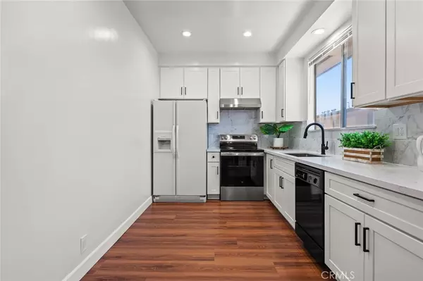 Alhambra, CA 91801,999 E Valley #92