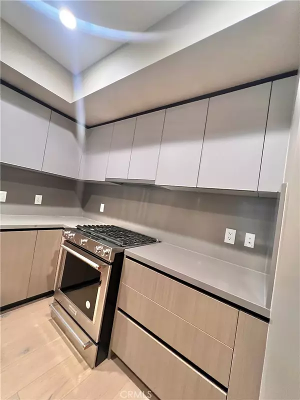 Pasadena, CA 91101,39 S Los Robles AVE