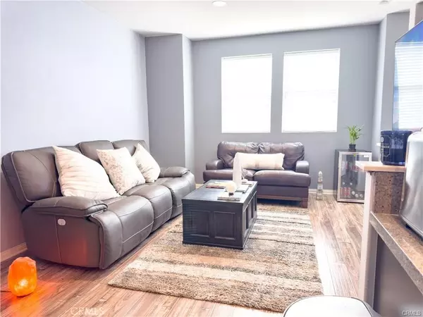 Van Nuys, CA 91405,14124 W Pine LN