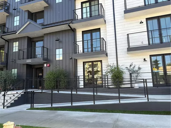 Toluca Lake, CA 91602,10352 Riverside #201