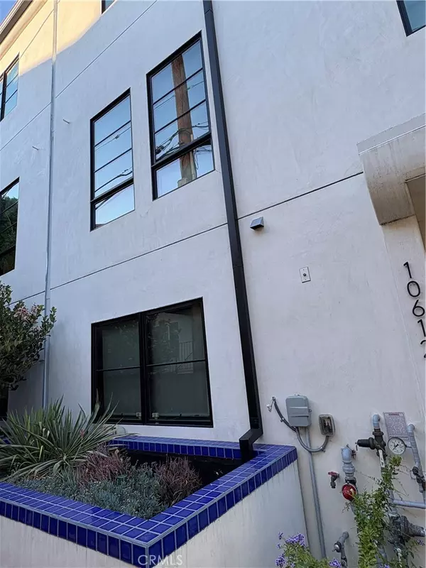 North Hollywood, CA 91602,10612 W Kareen CT