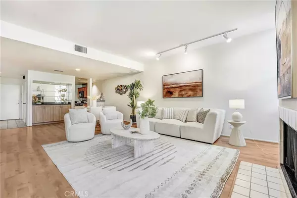 Los Angeles, CA 90068,3884 Fredonia DR #F