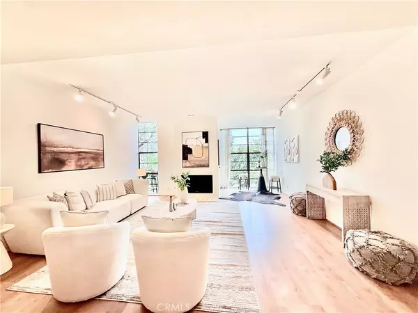 Los Angeles, CA 90068,3884 Fredonia DR #F