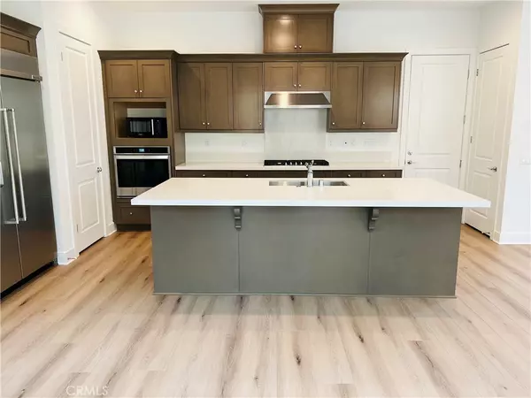 Saugus, CA 91350,28526 Damson