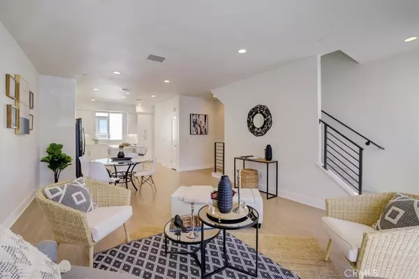 Toluca Lake, CA 91602,10834 W Riverton CT