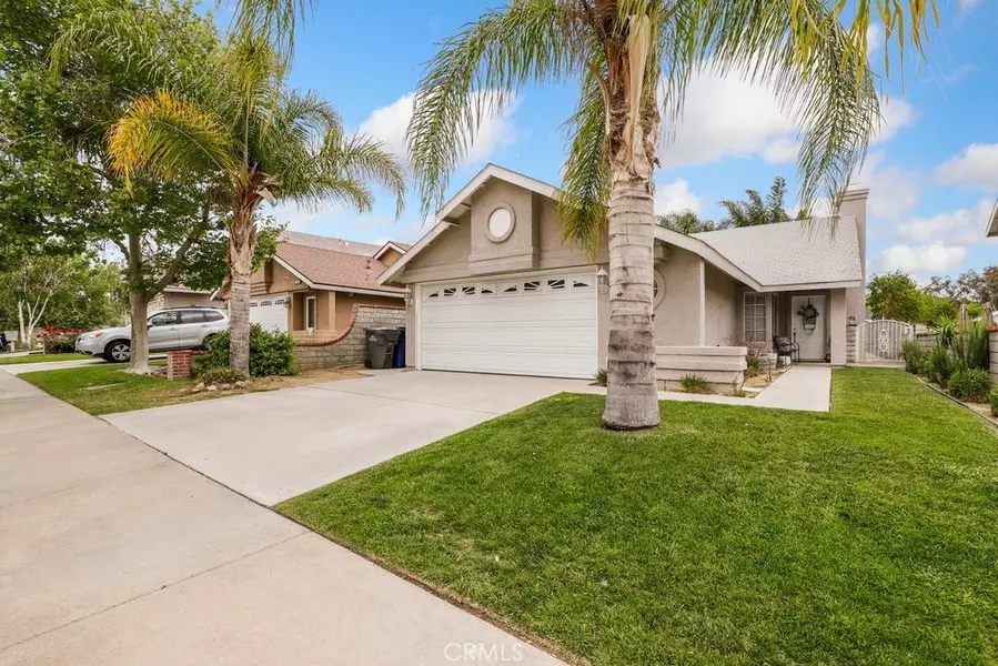 28820 Startree LN, Saugus, CA 91390
