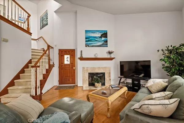 Claremont, CA 91711,905 W Arrow