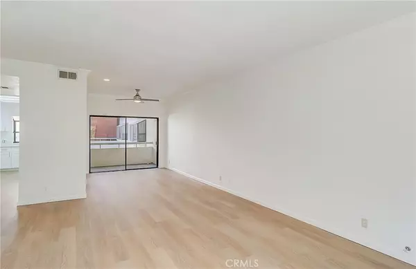 Winnetka, CA 91306,7230 Kelvin AVE #15