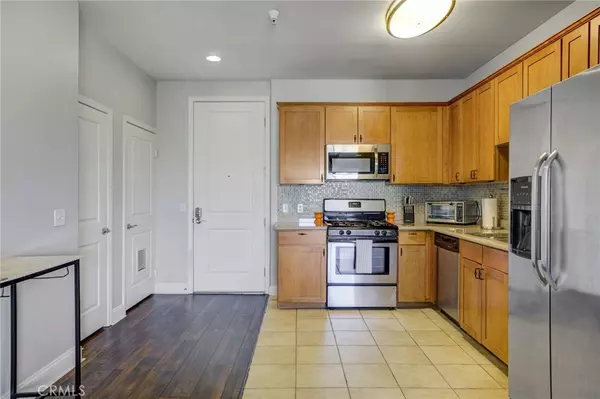 North Hollywood, CA 91605,6938 Laurel Canyon BLVD #201