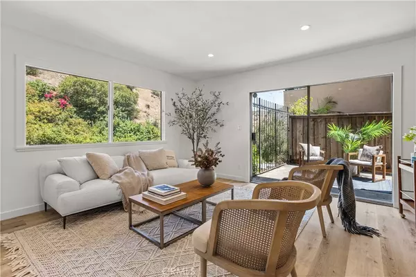 Hollywood Hills, CA 90068,6744 Hillpark DR #206