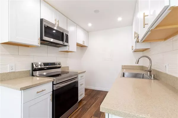 Glendale, CA 91206,121 Sinclair AVE #120