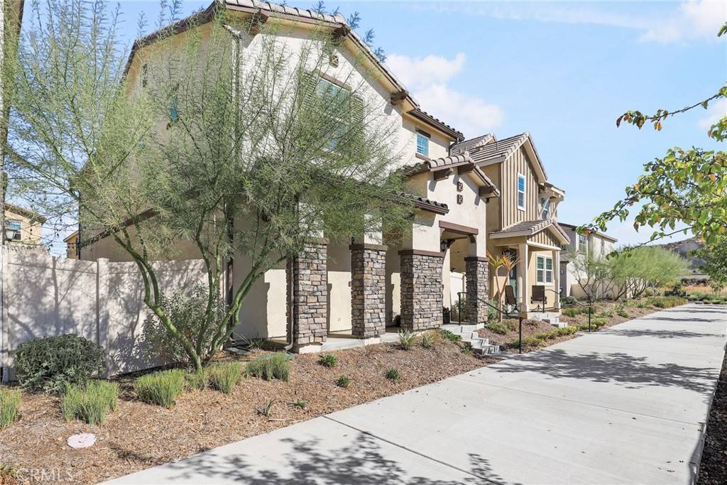 27605 Sawtooth LN, Canyon Country, CA 91387