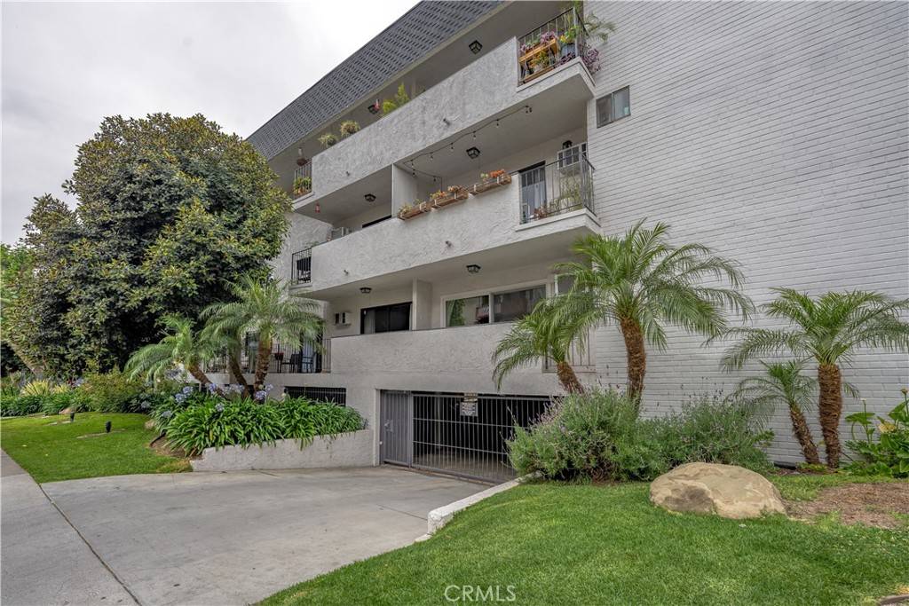 West Hollywood, CA 90069,837 N West Knoll DR #109